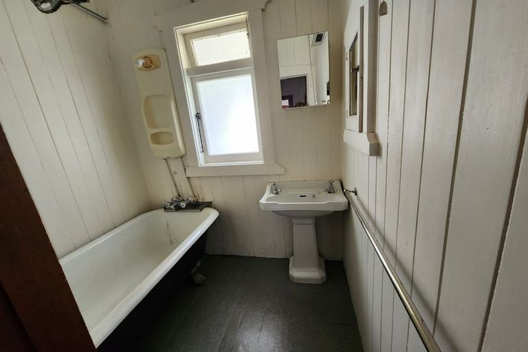 Photo of property in 24 Wolseley Street, Morningside, Auckland, 1022
