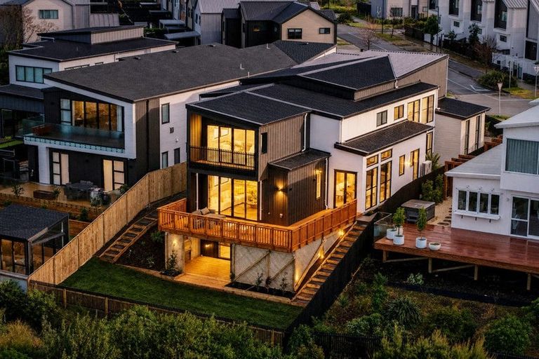 Photo of property in 18 Pukeko Road, Hobsonville, 0616