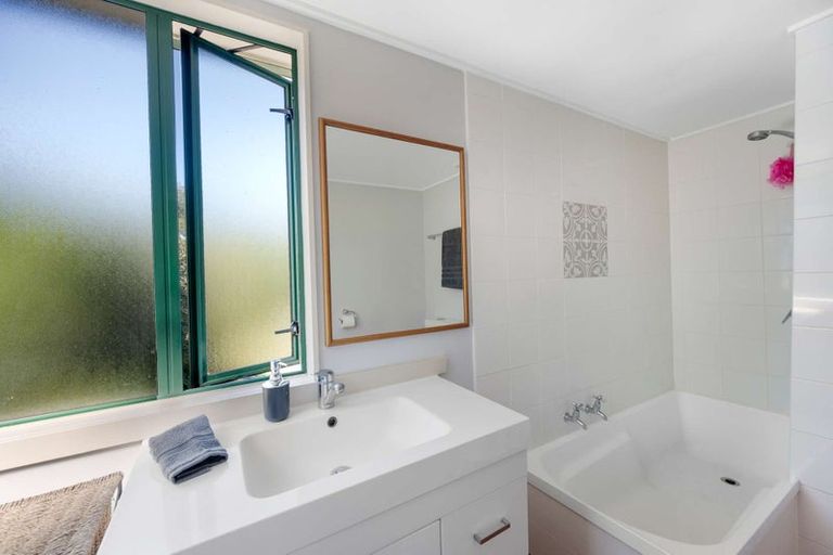 Photo of property in 3b Laing Cove, Havelock North, 4130