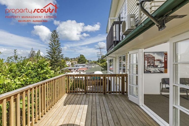 Photo of property in 2/537 Glenfield Road, Glenfield, Auckland, 0629
