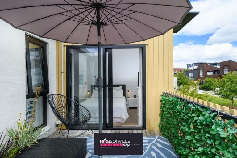 Photo of property in 21 Isitt Road, Hobsonville, Auckland, 0616