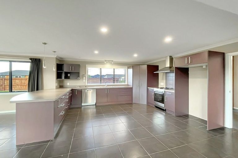 Photo of property in 14 Chestnut Close, Kelvin Grove, Palmerston North, 4414