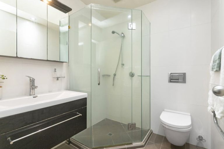 Photo of property in 92b Sandspit Road, Shelly Park, Auckland, 2014