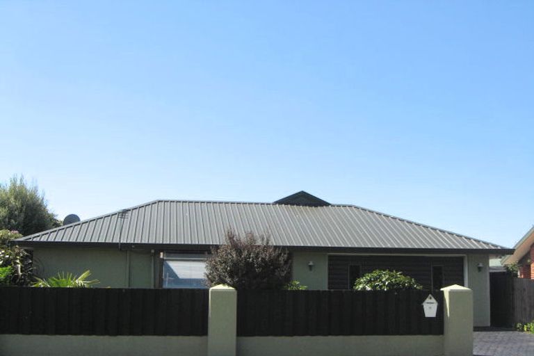 Photo of property in 1/6a Chipping Lane, Redwood, Christchurch, 8051