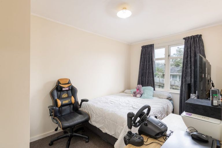 Photo of property in 11 Dorset Grove, Cannons Creek, Porirua, 5024