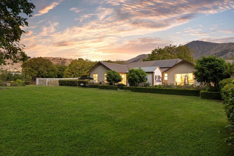 Photo of property in 8 Crawford Place, Lake Hayes, Queenstown, 9304