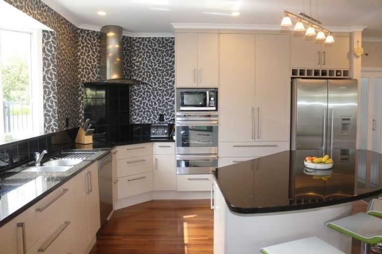 Photo of property in 11 Winston Avenue, Hokowhitu, Palmerston North, 4410