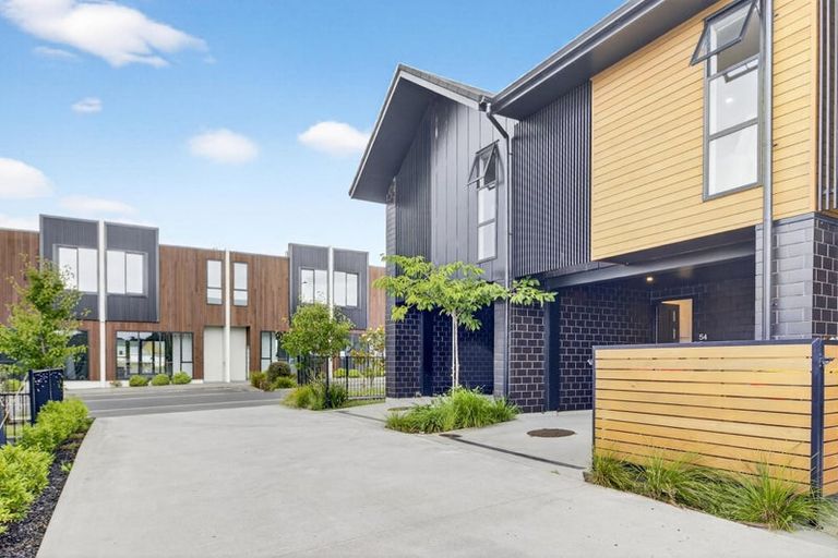 Photo of property in 54 Papatupu Way, Kumeu, 0810