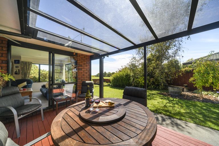 Photo of property in 97 Summerhill Drive, Fitzherbert, Palmerston North, 4410