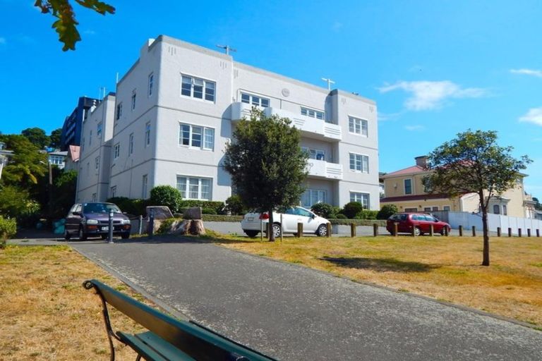 Photo of property in San Marino Apartments, 4/4 Oak Park Avenue, Te Aro, Wellington, 6011