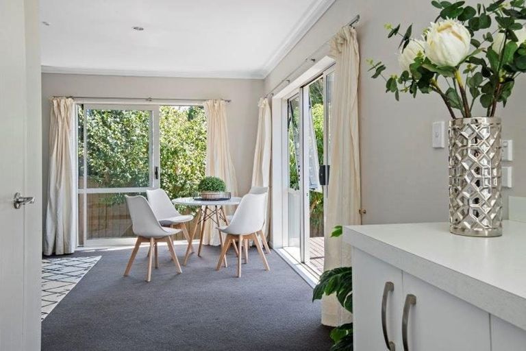 Photo of property in 16 Pono Place, Waiuku, 2123