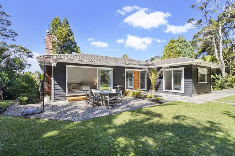 Photo of property in 35 Takahe Road, Titirangi, Auckland, 0604