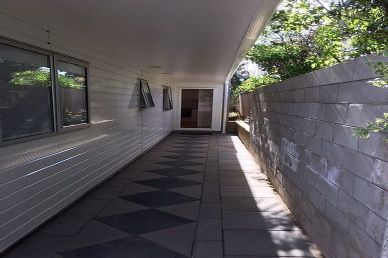 Photo of property in 15 Unsworth Drive, Unsworth Heights, Auckland, 0632