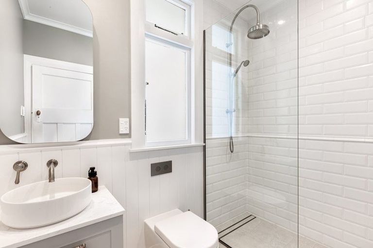 Photo of property in 13 Firth Terrace, Karori, Wellington, 6012