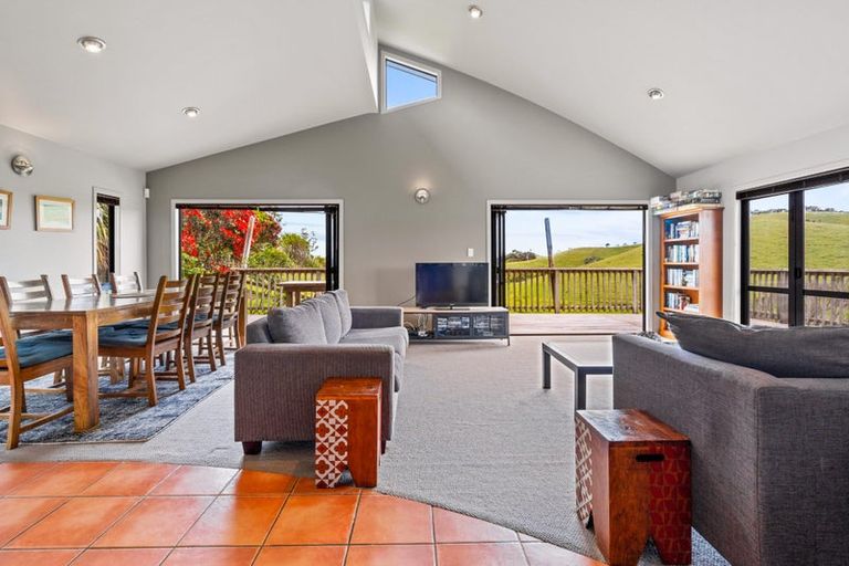Photo of property in 168 Rockell Road, Whananaki, Hikurangi, 0181