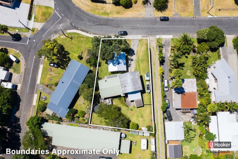 Photo of property in 2 Hillview Road, Waihi Beach, 3611