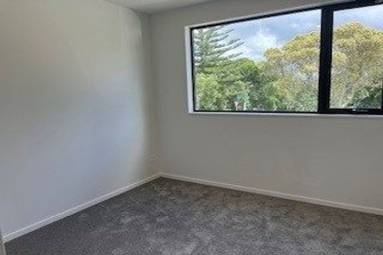 Photo of property in 29d Takapu Street, Henderson, Auckland, 0612