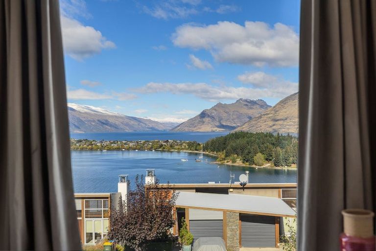 Photo of property in 14 Earnslaw Terrace, Queenstown, 9300
