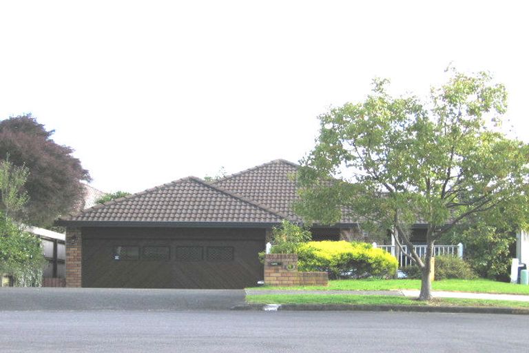Photo of property in 16 Chiania Place, Somerville, Auckland, 2014