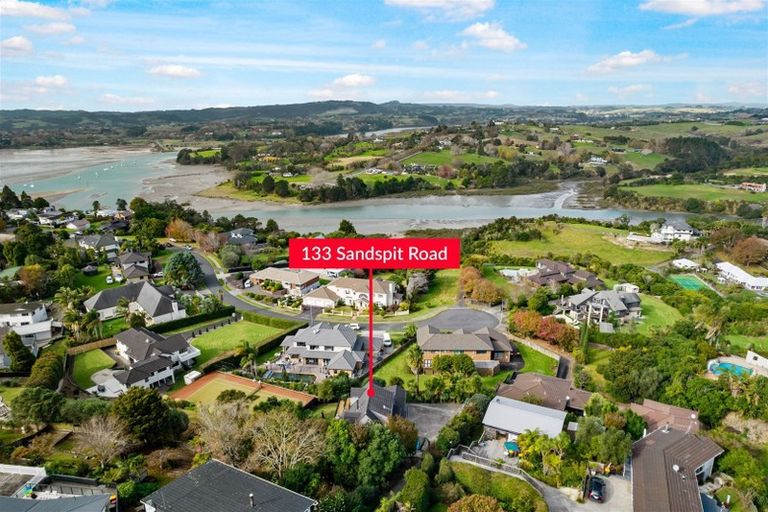 Photo of property in 133 Sandspit Road, Shelly Park, Auckland, 2014
