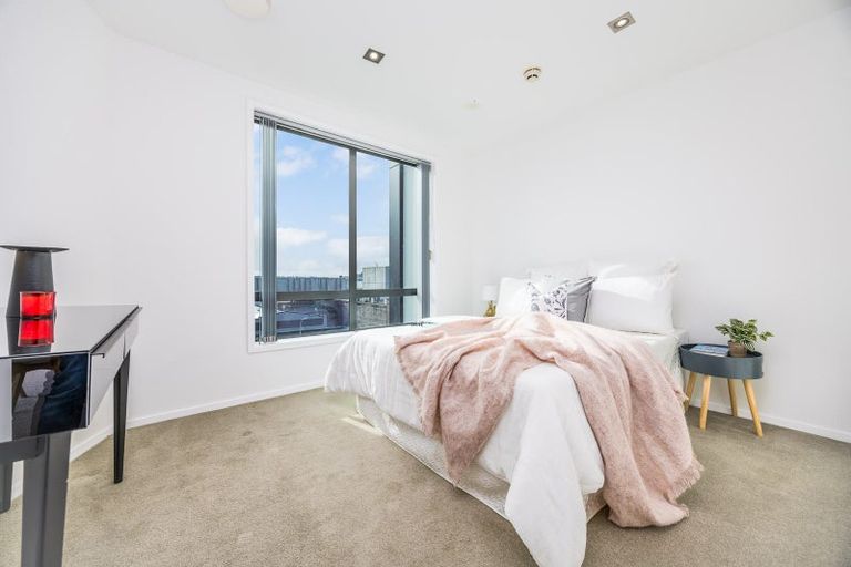 Photo of property in 6 Lancelot Road, Orewa, 0931