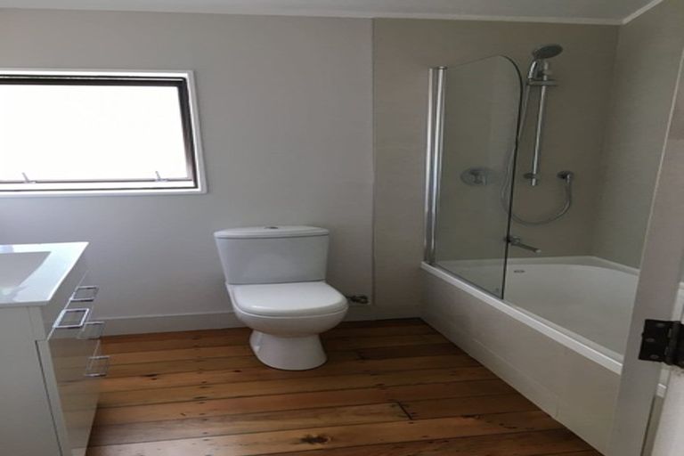 Photo of property in 2/668 Whangaparaoa Road, Stanmore Bay, Whangaparaoa, 0932