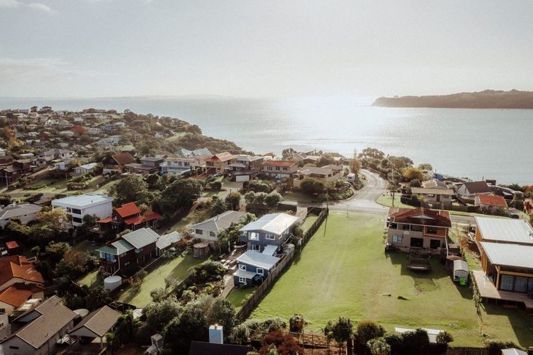 Photo of property in 22 Melandra Road, Stanmore Bay, Whangaparaoa, 0932