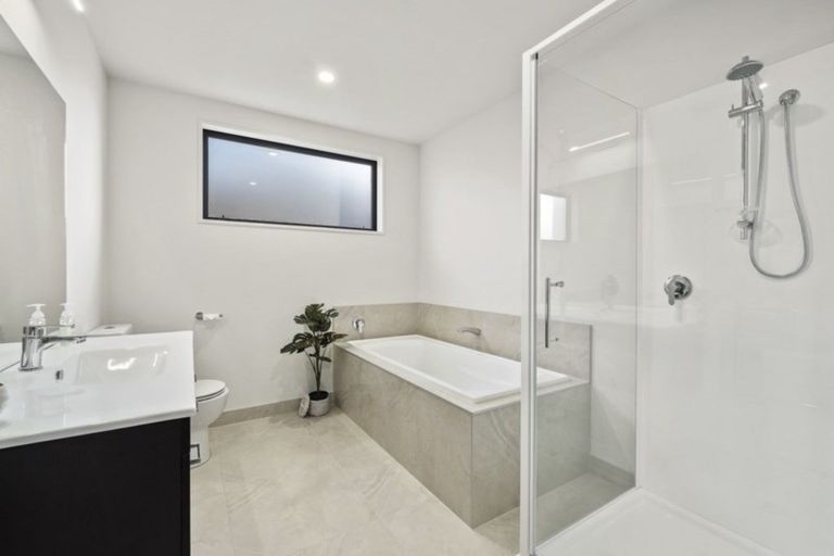 Photo of property in 22 Huxley Place, Lake Hayes, Queenstown, 9304