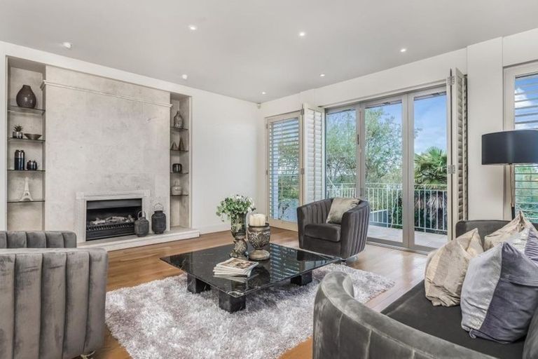 Photo of property in 20 Courtneys, West Harbour, Auckland, 0618