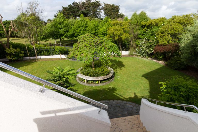 Photo of property in 11 The Oaks, Awapuni, Palmerston North, 4412