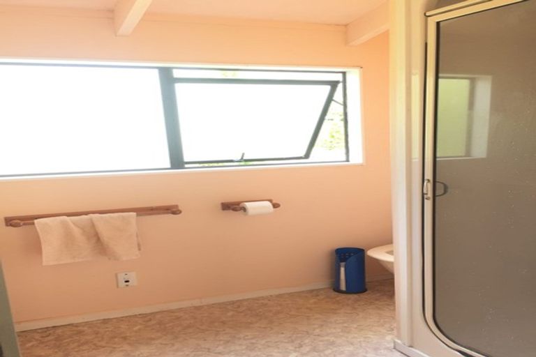 Photo of property in 28 Goldfinch Rise, Unsworth Heights, Auckland, 0632