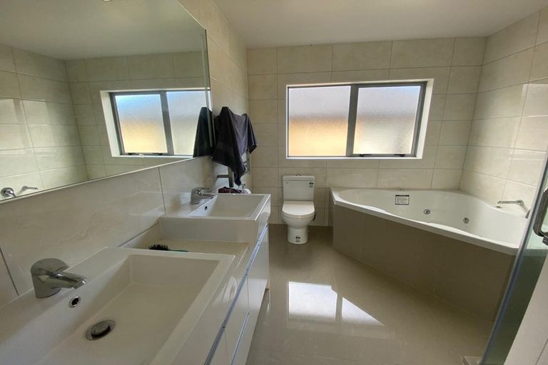 Photo of property in 1 Cranford Drive, Flat Bush, Auckland, 2019