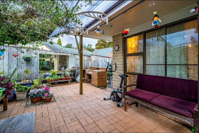 Photo of property in 1/7 Dalkeith Place, Opaheke, Papakura, 2113