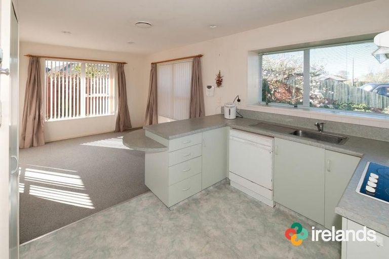 Photo of property in 2/4 Mull Place, Broomfield, Christchurch, 8042