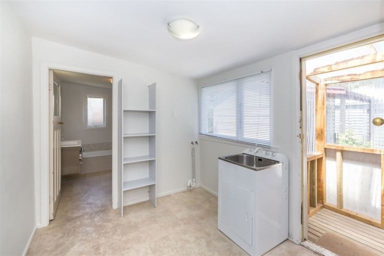 Photo of property in 44 Taupata Street, Redcliffs, Christchurch, 8081