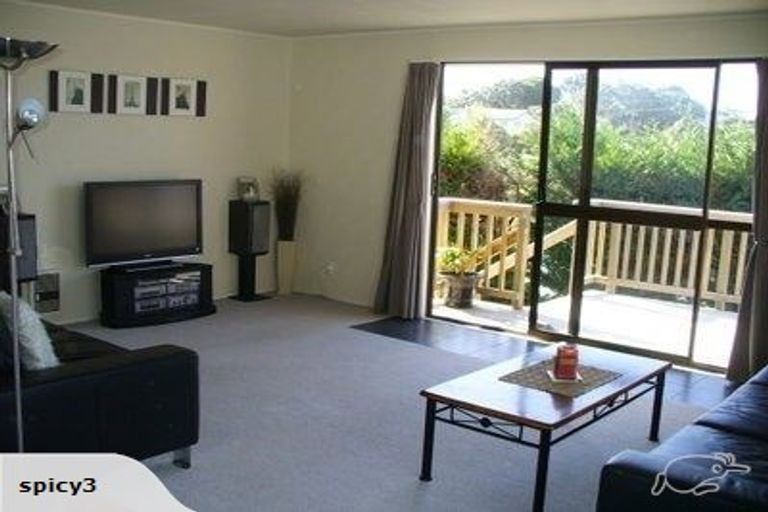 Photo of property in 1/35 D'oyly Drive, Stanmore Bay, Whangaparaoa, 0932