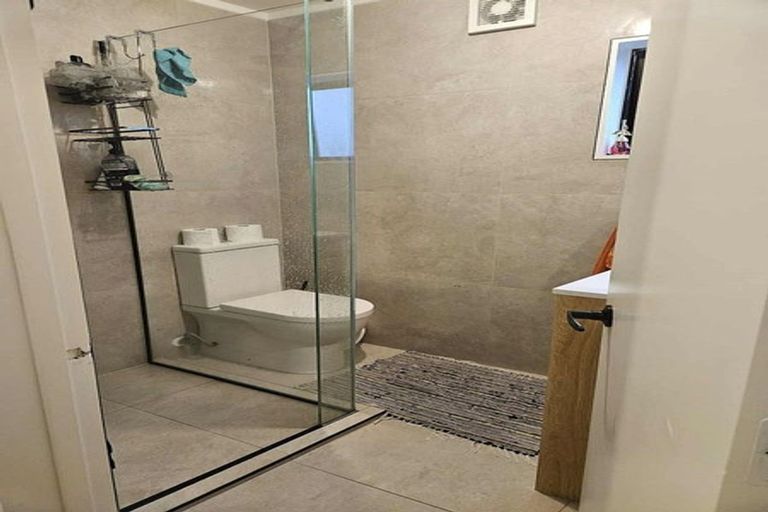 Photo of property in 2/99 Konini Road, Titirangi, Auckland, 0604