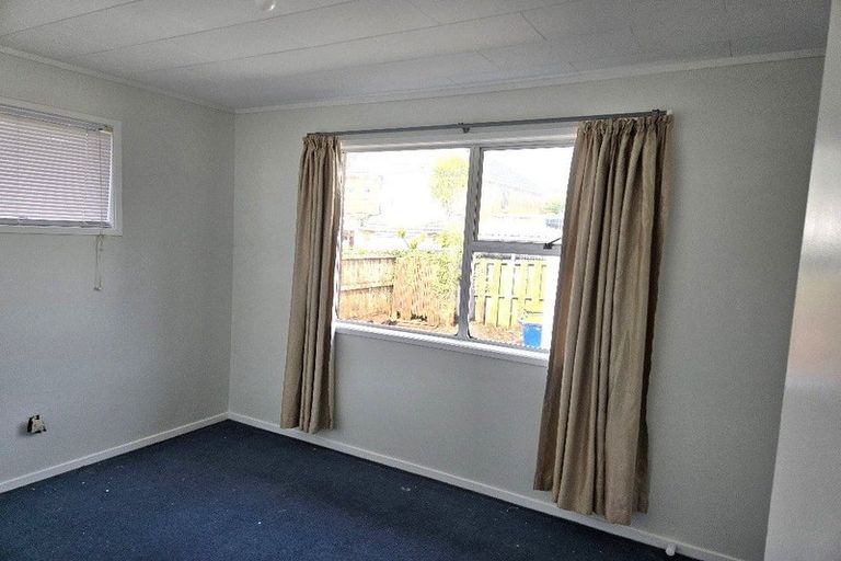 Photo of property in 2/56 Cockayne Crescent, Sunnynook, Auckland, 0620