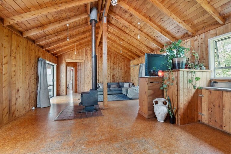 Photo of property in 24 Montjoy Street, Stratford, 4332