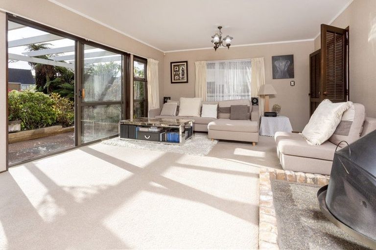 Photo of property in 134 Chelsea View Drive, Chatswood, Auckland, 0626