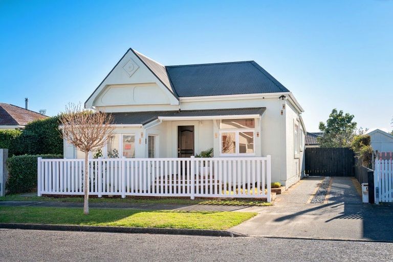 Photo of property in 9 Kinross White Street, Napier South, Napier, 4110