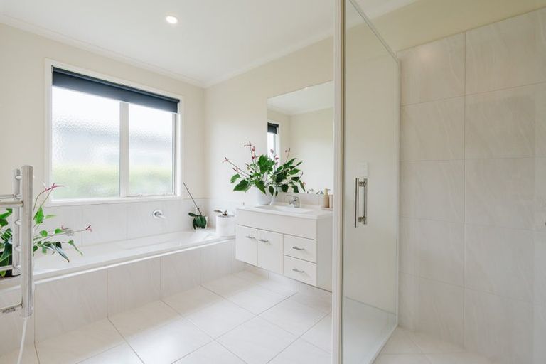 Photo of property in 100 Estuary View, Whangamata, 3620