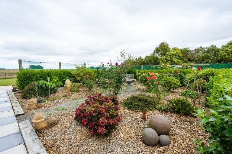 Photo of property in 21 Sutherland Road, Sanson, Palmerston North, 4479