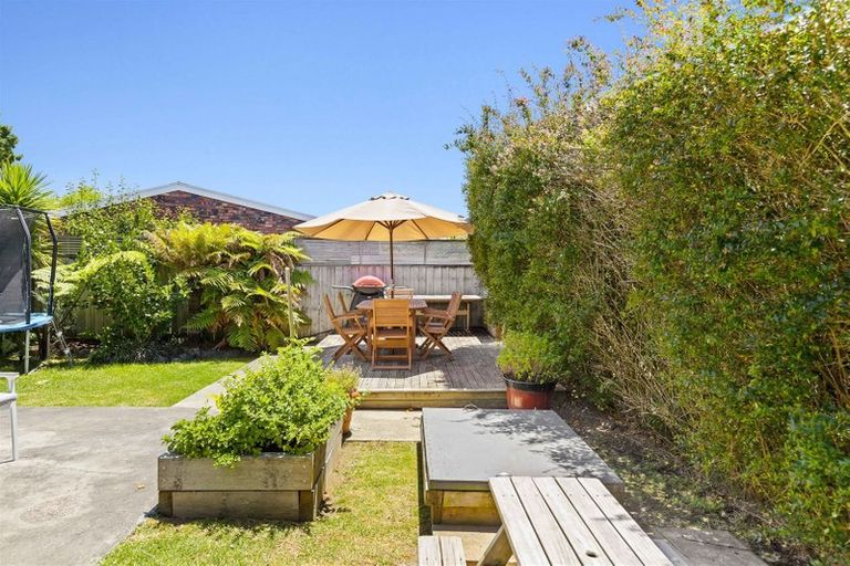 Photo of property in 2/111 Taikata Road, Te Atatu Peninsula, Auckland, 0610