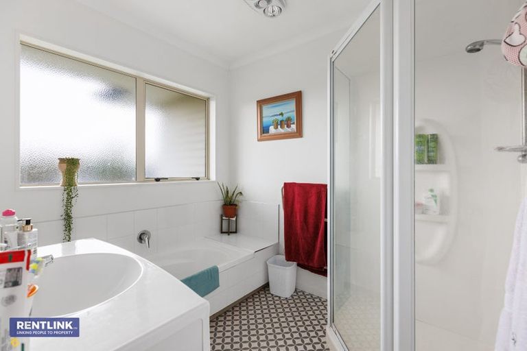 Photo of property in 18 Lysaght Place, Welcome Bay, Tauranga, 3112