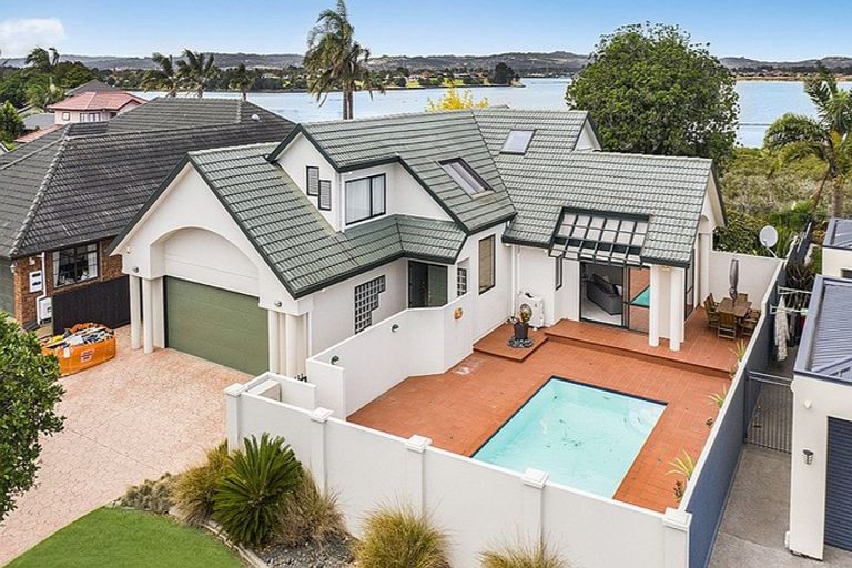 Photo of property in 82 Glenross Drive, Wattle Downs, Auckland, 2103