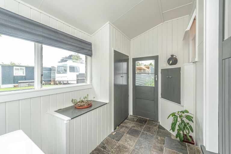 Photo of property in 18 Suther Street, Waverley, 4510