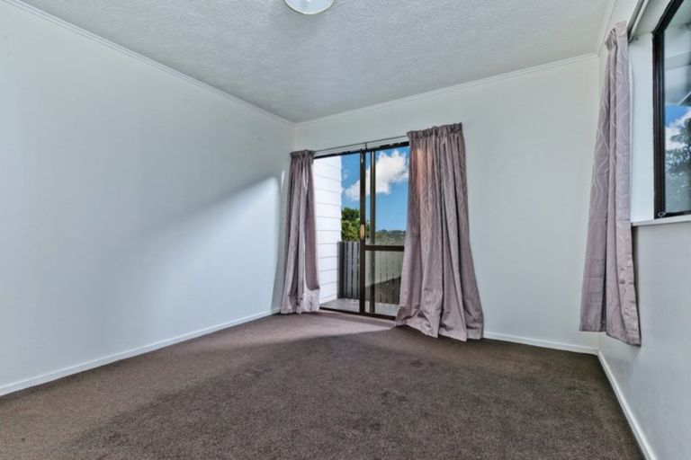 Photo of property in 1/39 Athena Drive, Totara Vale, Auckland, 0629