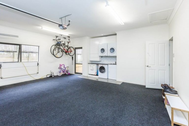 Photo of property in 90 Kirton Drive, Riverstone Terraces, Upper Hutt, 5018