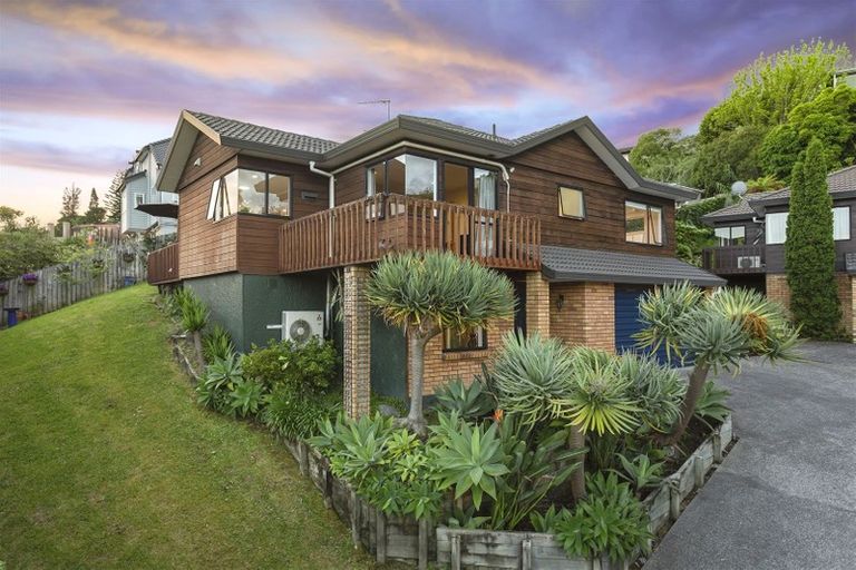 Photo of property in 1/6 Honeysuckle Lane, Mairangi Bay, Auckland, 0630